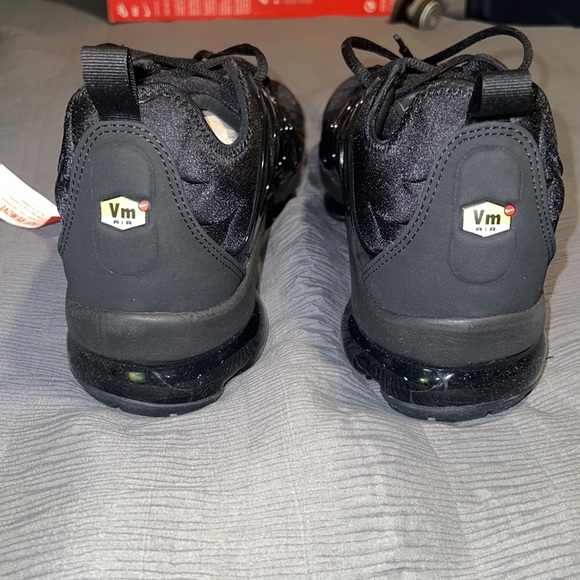 Mens size 13 black Nike sneakers